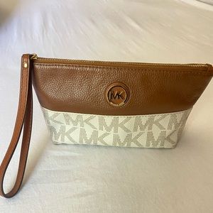 Michael Kors Fulton MD pouch